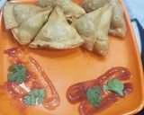 A picture of step 5 of Khasta samosa.