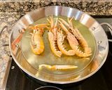 Foto del paso 4 de la receta: Arroz con marisco y manzanilla