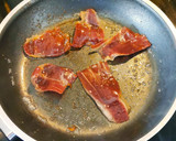 Foto del paso 4 de la receta: Tosta de Alcachofas fritas, Huevo roto y Jamón ibérico