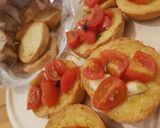 Foto del passaggio 4 della ricetta Friselle pugliesi con pomodoro Pachino
