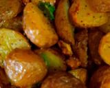 A picture of step 1 of Baby potatoes..baked.