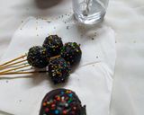 A picture of step 6 of Chocolate pops.
