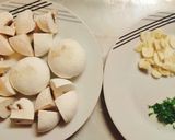 Foto del paso 4 de la receta Tapa de champiñones con ajo y perejil