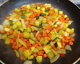 Foto del paso 1 de la receta: Garbanzos con verduras y tomate frito
