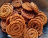 A picture of step 3 of Chakri/Chakli/Murukku.