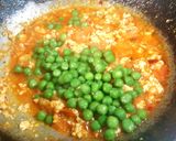 A picture of step 4 of Chicken Mince with peas & Potatoes Curry/ Qeema Aloo🍜.