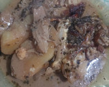 Foto del paso 7 de la receta: Aletas de raya con papas en salsa de cebolla a la cerveza negra