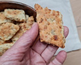 Foto del paso 4 de la receta: Bizcochitos de fugazza 🧅🧅 bocaditos de cebolla y orégano 😋