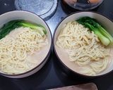 Foto langkah ke 5 dari resep Ramen Kuah Susu.
