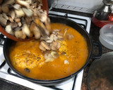 Foto del paso 8 de la receta: Pollo guisado con setas de cultivo y aromas de hierbas provenzales
