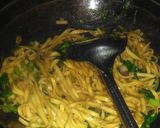 Foto langkah ke 3 dari resep Bekal Anak Mie Goreng karakter kucing mudah unik.