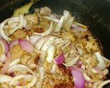 صورة لخطوة 2 من وصفة طاجن لحمة بالبصل والبطاطس يجنن 😋