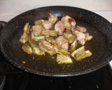 Foto del paso 6 de la receta: Paella de pollo, alcachofas y guisantes