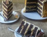 Gambar langkah 23 resipi Snickers Cake.
