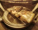 รูปขั้นตอนการทำที่ 3 ของ ปลาโอย่างเกลือ + ดอกขจรผัดไข่ (คลีนสายกลาง)