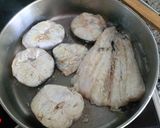 Foto del paso 1 de la receta: Merluza en salsa de pimiento rojo