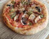 Foto del paso 8 de la receta: Pizza de pollo cajún con champiñones y tomate seco con toque de pesto