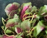 Gambar langkah 3 resipi Sayur Bayam Tumis Cendawan.