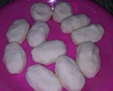 Foto langkah ke 4 dari resep Jemblem Singkong Parut isi Gula Merah dan Coklat.