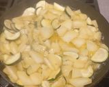 Foto del paso 4 de la receta: Tortilla de calabacín con patatas