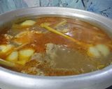 A picture of step 1 of Bún bò, giò, tái, nạm.