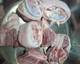 Hình bước làm 1 của món Giò heo kho sả ớt