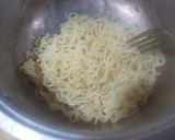 Foto langkah ke 1 dari resep 271. Mie Goreng Sosis.