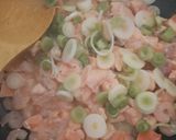 Foto del paso 5 de la receta: Yakimeshi de salmón y camarones