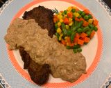 Foto langkah ke 7 dari resep Sirloin Steak & Creamy Mushroom Sauce.