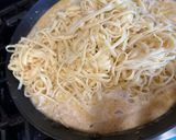 A picture of step 4 of Creamy Garlic Chicken & Mushroom Linguine.
