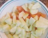 Foto del paso 2 de la receta: Ensalada de atún con cebolla cabezona, apio, tomate y manzana