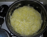 Foto del paso 2 de la receta: Tarta de cebolla y queso sin masa
