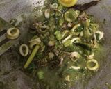 Foto langkah ke 6 dari resep Balado Cumi Cabe Ijo.