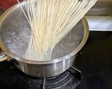 A picture of step 1 of Single Serving Black Pepper Mushroom Teppan Noodles.