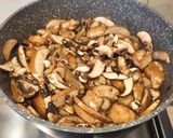 Foto del passaggio 3 della ricetta Vellutata di funghi cremini