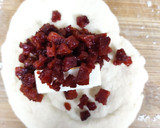 Foto del paso 3 de la receta: Bollitos preñados de chorizo y queso