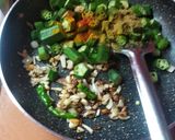 A picture of step 4 of Crispy Bhindi fry.