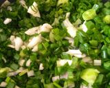 A picture of step 2 of Spring onion with sprouts.