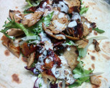 Foto del paso 5 de la receta: Kebab casero de pollo y cerdo con salsa yogur