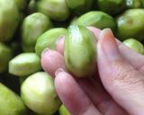 Hình bước làm 1 của món Mứt cóc vị ô mai cay