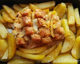 Hagymás sült karaj krumpli ágyon recept fázis 2 fotója