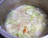 รูปขั้นตอนการทำที่ 2 ของ เส้นบุกบะหมี่น้ำหมูสับ ใช้บะหมี่โอ๊ต