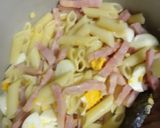 Foto del paso 4 de la receta: Macarrones con tomate, huevo cocido y tiras de bacon