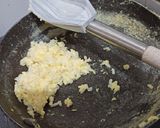 Foto langkah ke 4 dari resep Nasi Susu Telur Keju 12m+.