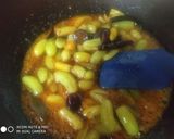 A picture of step 4 of Angoori khatti methi launji.