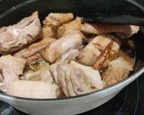 A picture of step 3 of Chairman Mao's Red Braised Pork (毛氏红烧肉).