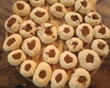 Foto del paso 5 de la receta: Pepas con dulce de leche!!!