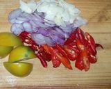 Foto langkah ke 3 dari resep Sayuran tumis sosis pedas mantap.