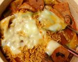 รูปขั้นตอนการทำที่ 5 ของ มาม่าหม้อไฟ บุเดจีเก 부대찌개