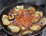 Foto del paso 3 de la receta: Berenjenas🍆con queso🧀crema🥛y salsa de tomate🍅